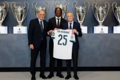 Real Madrid: Jose Mourinho sẽ khoe ‘bom tấn’ đêm nay?